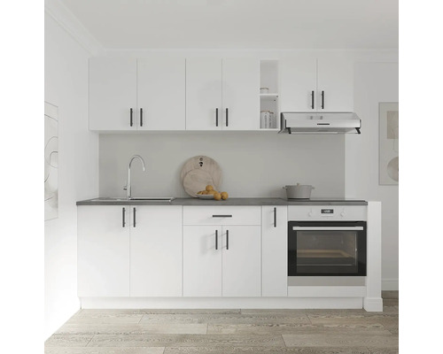 Bloc de bucătărie cu chiuvetă, aragaz și dulapuri suspendate în alb