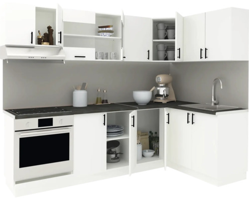 Bucătărie luminoasă cu aragaz electric, chiuvetă și dulapuri