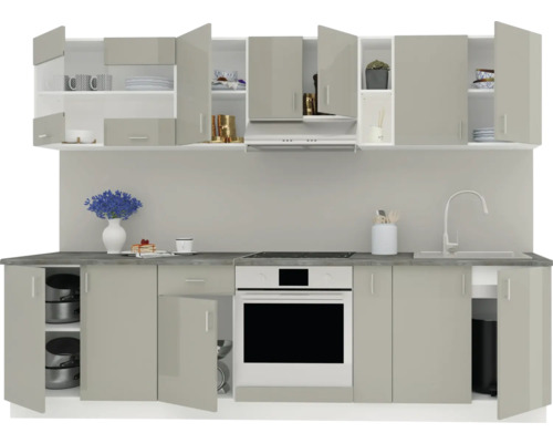 Bucătărie modernă cu dulapuri superioare și inferioare și aparate electrice.