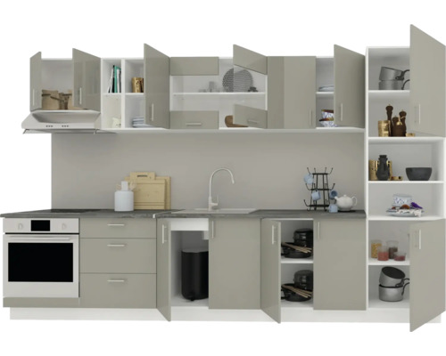 Bucătărie modernă încorporată cu dulapuri superioare și inferioare, chiuvetă și aparate electrice