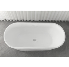 Cadă de baie independentă în baie cu perdele albe