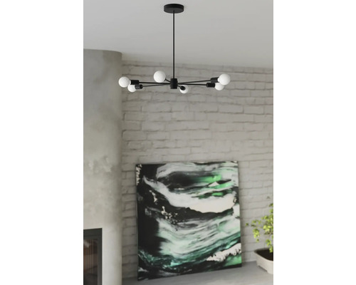 Lumină de plafon neagră cu mai multe brațe și abajururi rotunde în sufragerie.