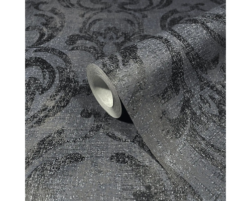 O rolă de tapet cu model