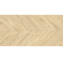 Parchet din lemn deschis la culoare cu model herringbone