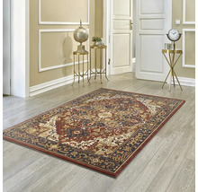 Covor decorativ cu model oriental pe podea de lemn