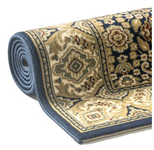 Covor rulat cu model floral