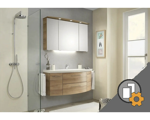 Baie cu cabină de duș, dulap sub chiuvetă și dulap cu oglindă