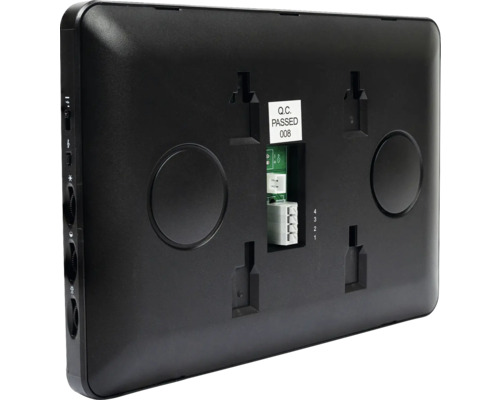 Partea din spate a unui interfon cu elemente de montaj