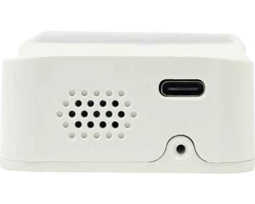 Detaliu al unui dispozitiv electronic alb cu port USB-C, grilă difuzor și buton de resetare