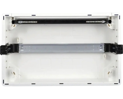 Vedere interioară a unei cutii de siguranțe goale pentru instalații electrice