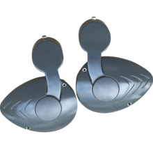 Două ținte din oțel pentru aruncarea discurilor