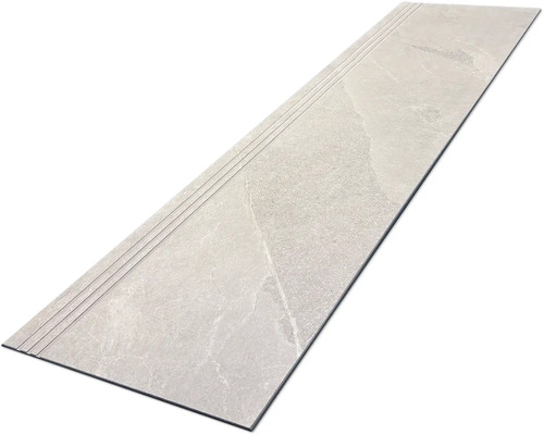 Treaptă din porțelan cu suprafață canelată