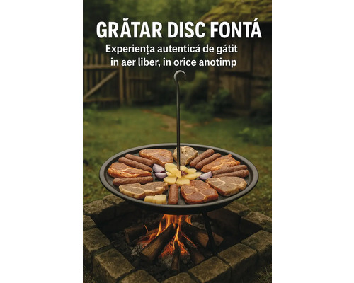 Plită din fontă cu carne, cârnați, ceapă și cartofi deasupra unui foc deschis