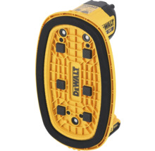 Sigla DeWalt pe o mașină de lustruit cu acumulator galbenă DeWalt cu un strat de cauciuc negru