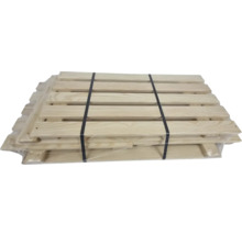 Stivă de paleți din lemn cu bandă de legare