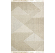 Covor cu model geometric și franjuri