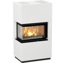 Șemineu cu fereastră și foc de lemne