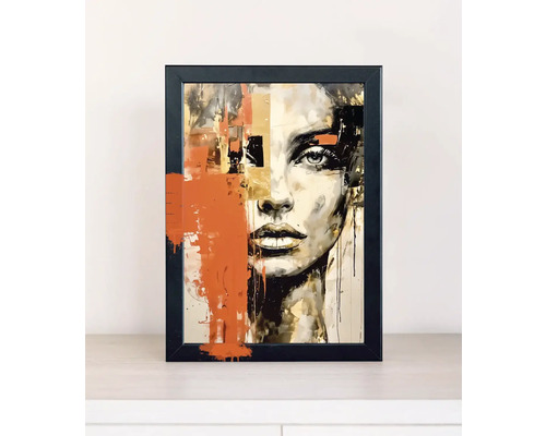 Pictură înrămată a unei femei cu elemente abstracte