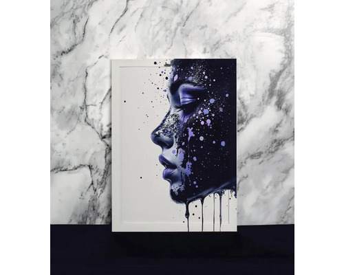 Portret înrămat al unei femei cu efect de vopsea ca decorațiune de perete