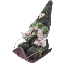 Figurină decorativă ca un spiriduș pe sanie cu aplicație inimă pe pălărie