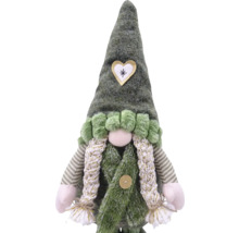 Gnom decorativ cu inimă pe pălărie