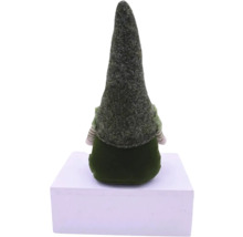 Gnom decorativ de Crăciun cu căciulă ascuțită, vedere din spate