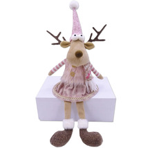 Reni decorativ cu căciulă și rochie ca decorațiune de Crăciun