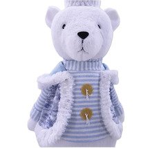 Ursuleț de pluș alb cu coroană și vestă în dungi cu nasturi