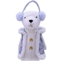 Ursuleț de pluș ca decoratiune cu protectoare pentru urechi și jachetă tricotată