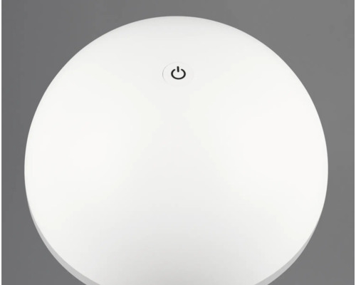 Prim-plan cu o lampă de masă albă cu simbol de pornire