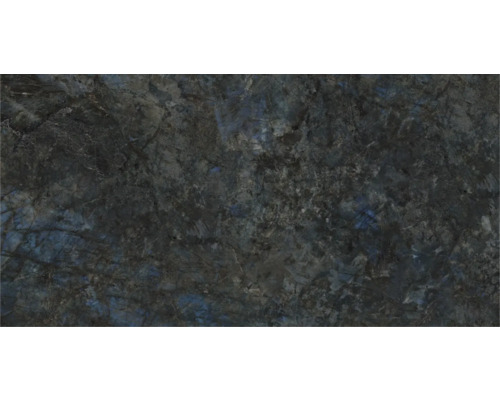 Prim-plan cu o faianță din piatră naturală lustruită