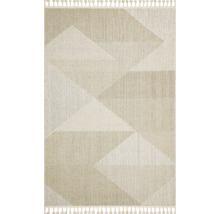 Covor cu model geometric și franjuri