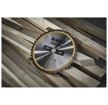 Disc de ferăstrău circular DeWalt cu diametrul de 305 milimetri și 48 de dinți pe lemn