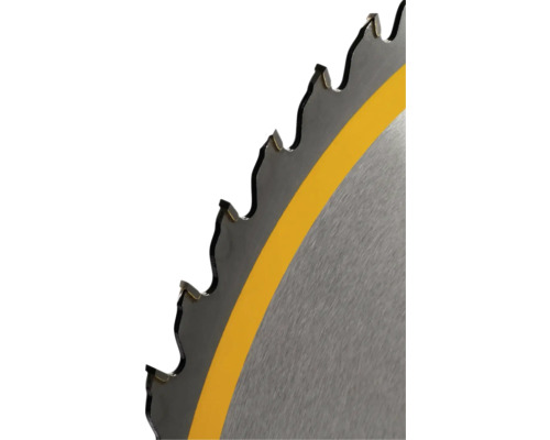 Imagine detaliată cu o lamă de ferăstrău circular