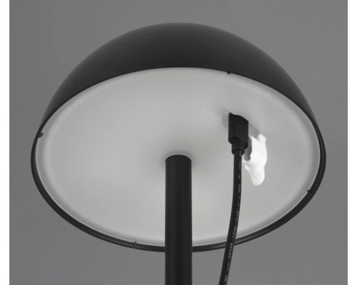 Vedere a părții inferioare a unei lămpi negre cu cablu de alimentare