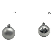 Optsprezece globuri de Crăciun din plastic