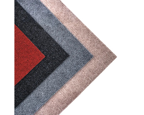 Mai multe acoperiri textile de podea suprapuse