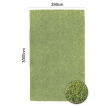 Gazon artificial cu dimensiunile de 398 pe 3000 de centimetri.