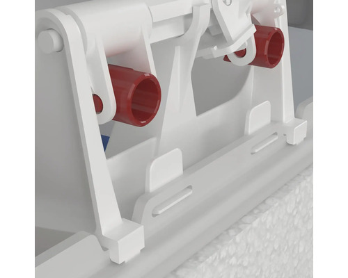 Prim-plan cu un element de instalare frontală pentru un WC cu rezervor de spălare