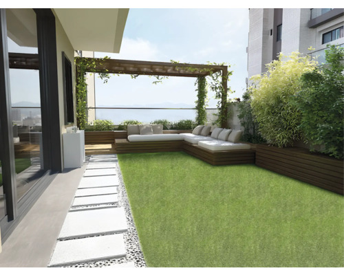 Spațiu exterior amenajat cu gazon artificial, zonă de relaxare și plante