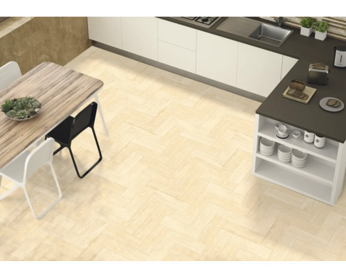 Bucătărie luminoasă cu gresie în model herringbone