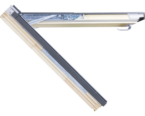 Fereastră de mansardă deschisă cu cadru din lemn