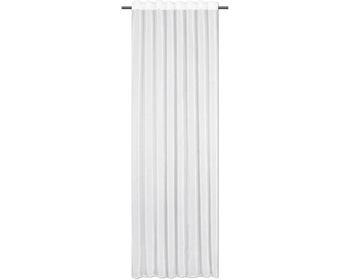 Perdea albă cu bandă de încrețire agățată pe o bară de perdea