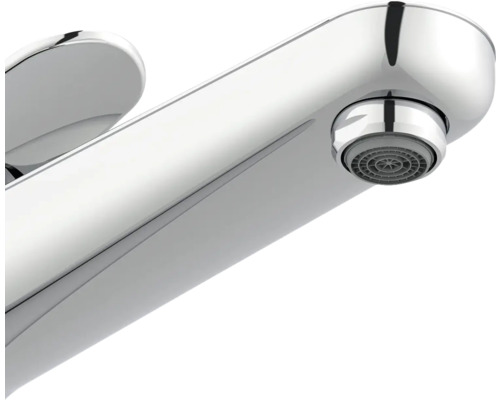 Prim-plan al unui robinet cromat