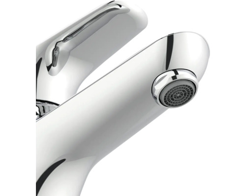 Prim-plan robinet cromat pentru lavoar