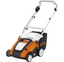 Aerator de gazon cu coș de colectare pentru îngrijirea gazonului