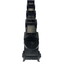 Vedere de sus a unui sistem de drenaj din plastic negru