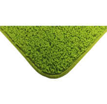 Prim-plan cu un covor verde cu fibre textile