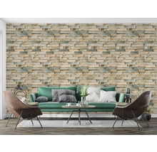 Cameră de zi cu tapet cu model de piatră, canapea și fotolii