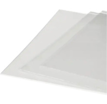 Plăci transparente din plastic stivuite